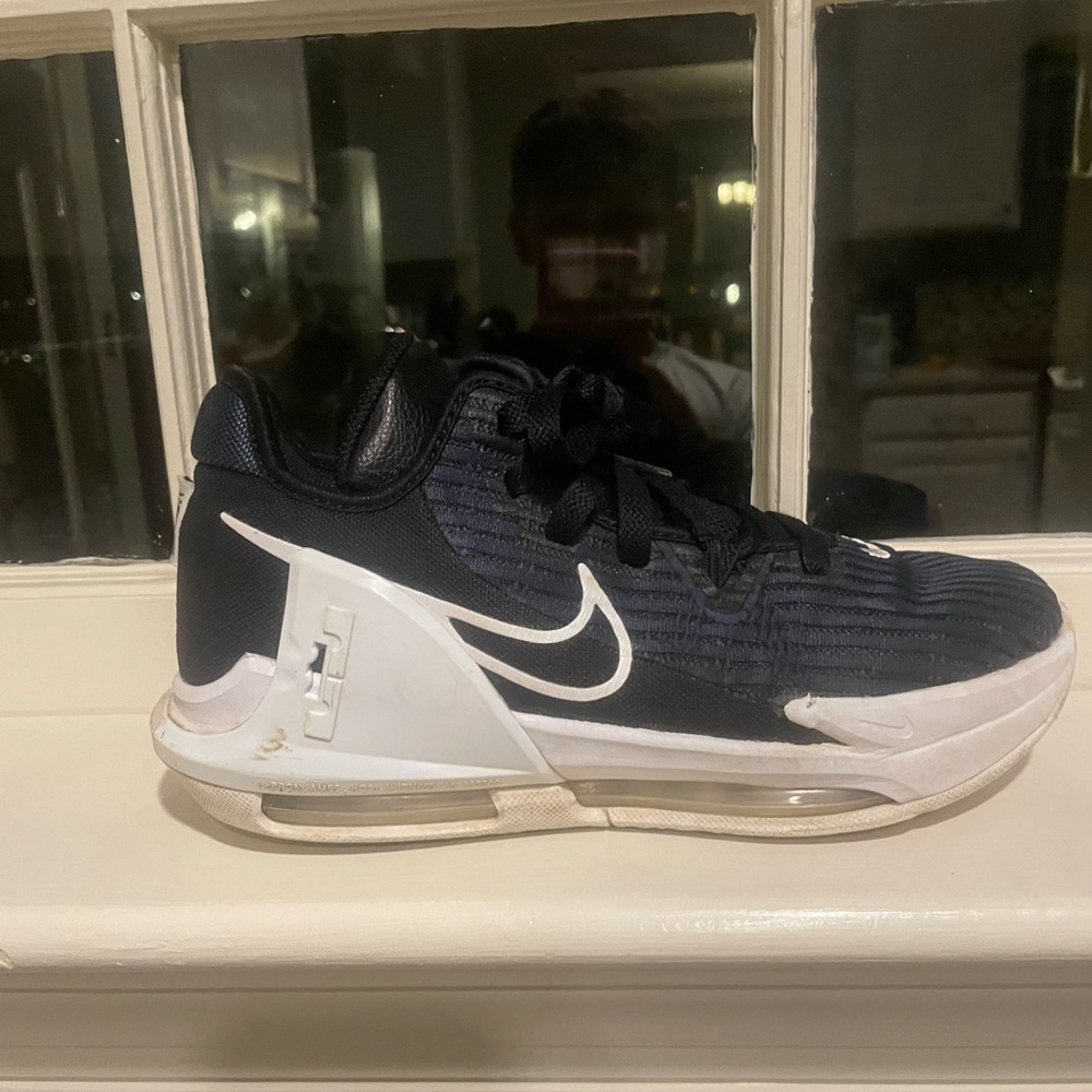 Lebrons 6 witness navy blue 6.5